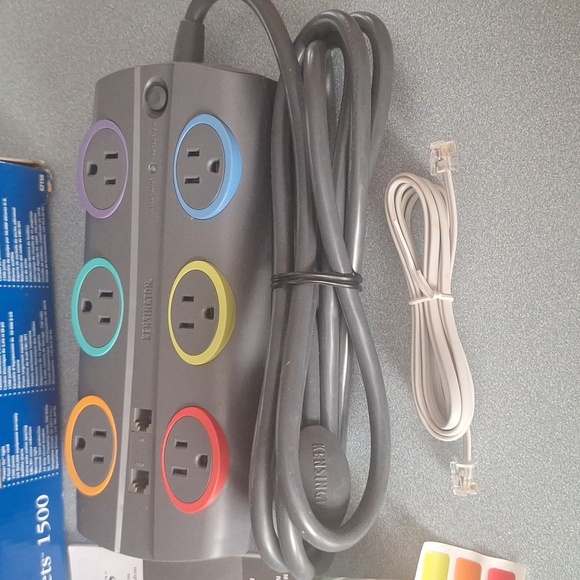 Kensington SmartSockets 1500 Power Strip - Picture 2 of 5